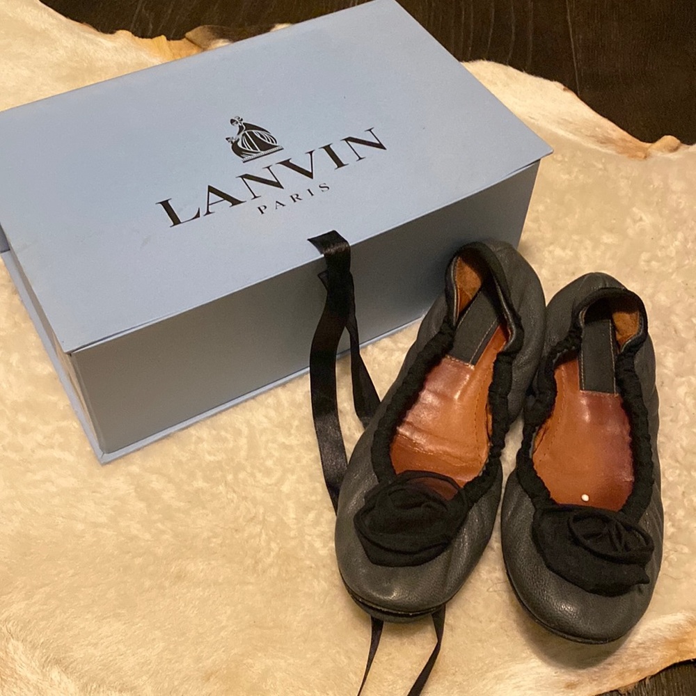 Lanvin Ballet Flats with flower embellished